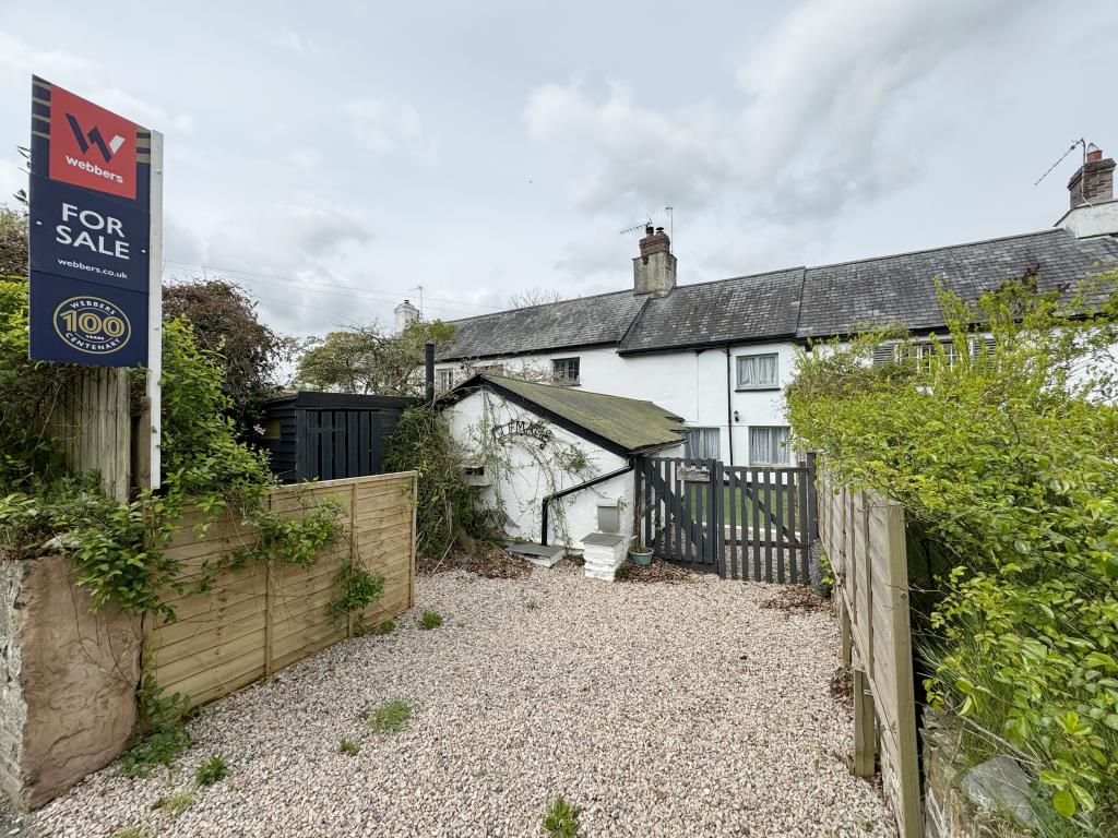 Lot: 97 - TWO-BEDROOM COTTAGE WITH PARKING IN PICTURESQUE VILLAGE - Front of the property with parking